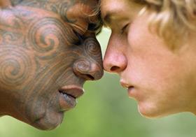 Moving to New Zealand NZ Christchurch Palmerston Bay of Island Auckland Wellington Rotarua invercargill expat expatriate relocation shipping moving house overseas worldwide global customs